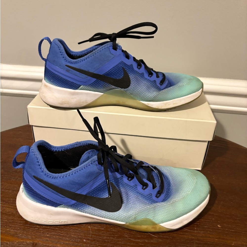 Women's Nike Sneakers - blue/light blue - gently used Size 7.5 - Picture 2 of 7